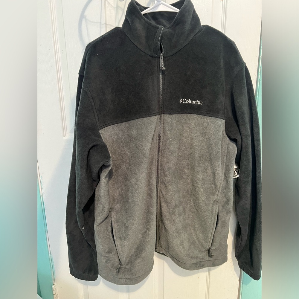 Columbia men fleece jacket size Large with zipper